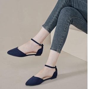 NWOT VEITTES wide flat shoes